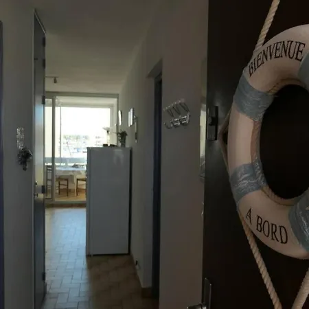 Face Port à 350m Joli T2 Clair 4 Couchages Avec Parking Privé, Draps Serviettes Non Fournies * Leucate