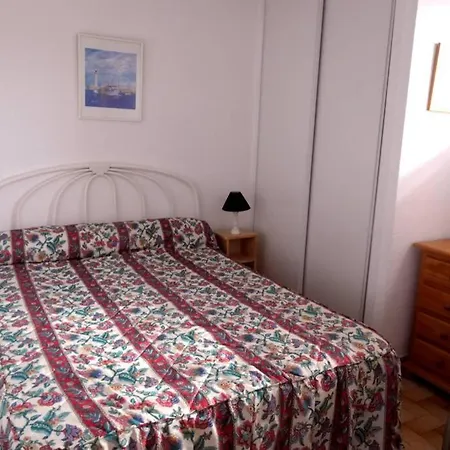 Appartement Face Port à 350m Joli T2 Clair 4 Couchages Avec Parking Privé, Draps Serviettes Non Fournies Leucate