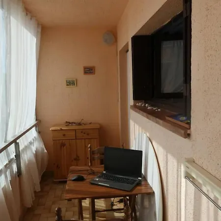 Face Port à 350m Joli T2 Clair 4 Couchages Avec Parking Privé, Draps Serviettes Non Fournies Leucate