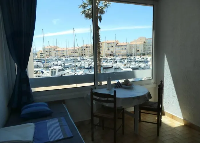 Daire Face Port A 350m Joli T2 Clair 4 Couchages Avec Parking Prive, Draps Serviettes Non Fournies Leucate